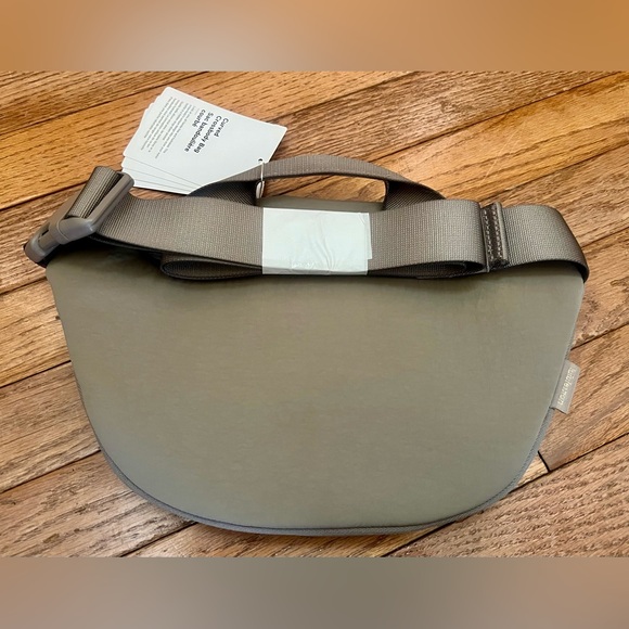lululemon Curved Crossbody Bag 3L Grey Eucalyptus NWT - Picture 3 of 9